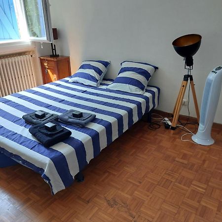Chambre Dans Villa Marseille Exterior photo